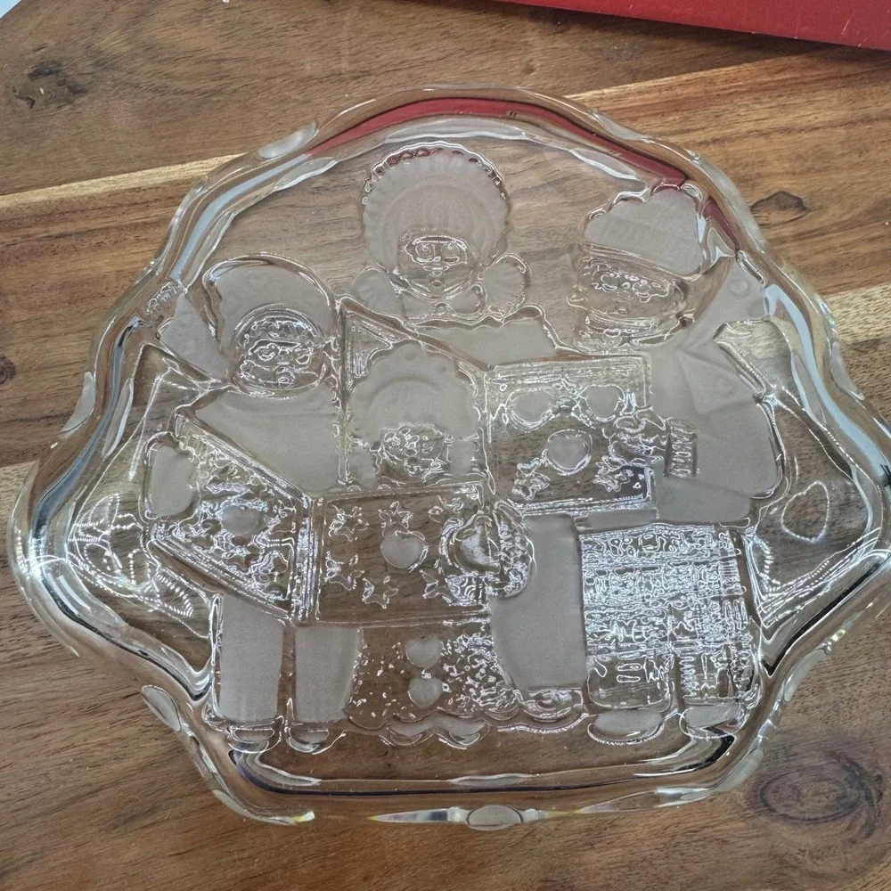 Mikasa Carolers Sweet Dish 8.25
